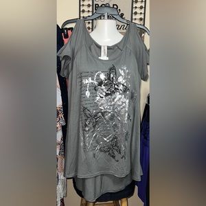 NWT cold shoulder gray butterfly and silver top